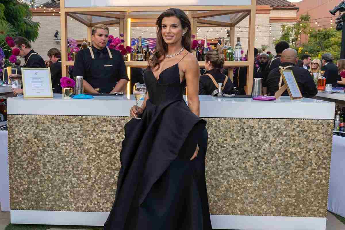 Look total black Elisabetta Canalis