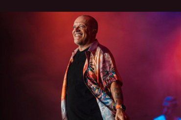 Max Pezzali inarrestabile: tutto sold out, raddoppiate le date invernali a Milano e Roma