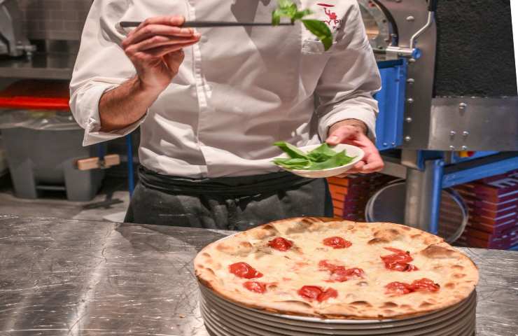 Preparazione pizza