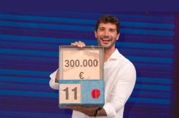 Affari Tuoi: Stefano De Martino parte col botto, 25% di share