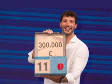 Affari Tuoi: Stefano De Martino parte col botto, 25% di share