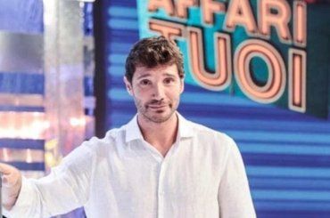 Stop a Affari Tuoi: Stefano De Martino non va in onda. Perché?