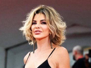 Alba Parietti spiazza i social con un look esplosivo: “Meglio essere invidiati che compatiti” – FOTO