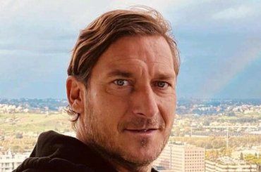 Buon compleanno Francesco Totti: Noemi gli regala qualcosa di inaspettato – FOTO