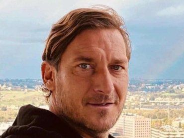 Buon compleanno Francesco Totti: Noemi gli regala qualcosa di inaspettato – FOTO