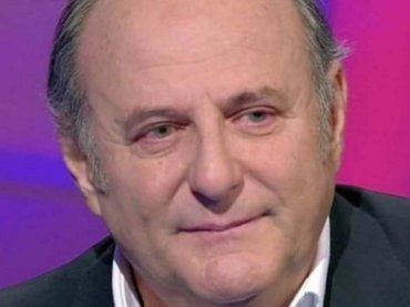 Gerry Scotti commosso per il regalo inaspettato: “Al posto delle i ci ha messo questo” – VIDEO