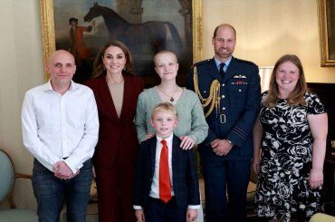 Il commovente abbraccio tra Kate Middleton e Liz, ragazza di 16 anni malata di tumore