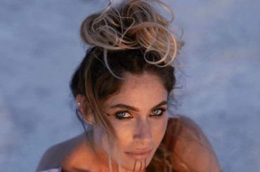 Eleonora Pedron in versione musicista, fan “disperati”: “Coma faccio ora…” – FOTO